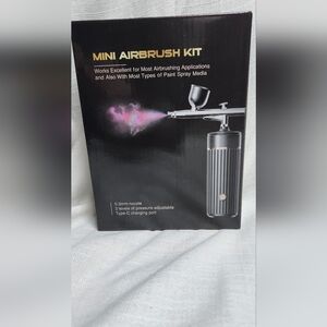 Portable airbrush
